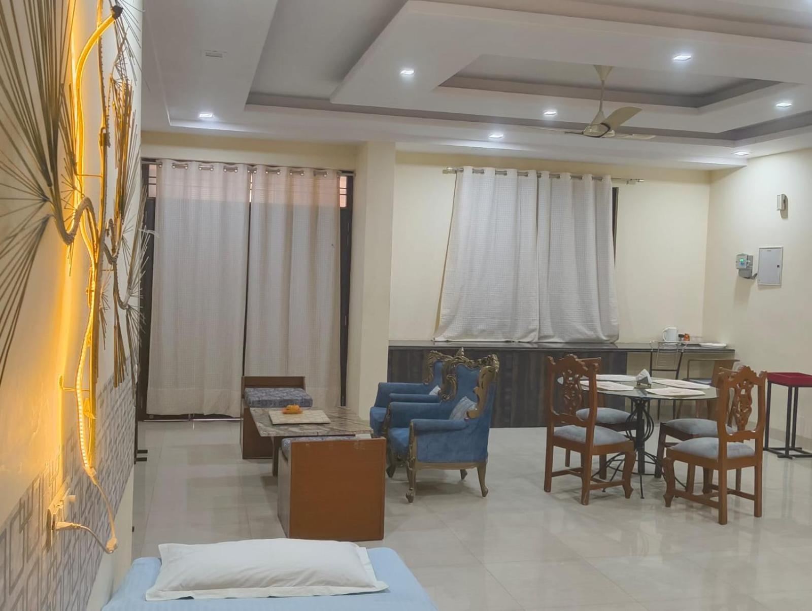 Elite Room - A Home Away Джайпур Екстериор снимка
